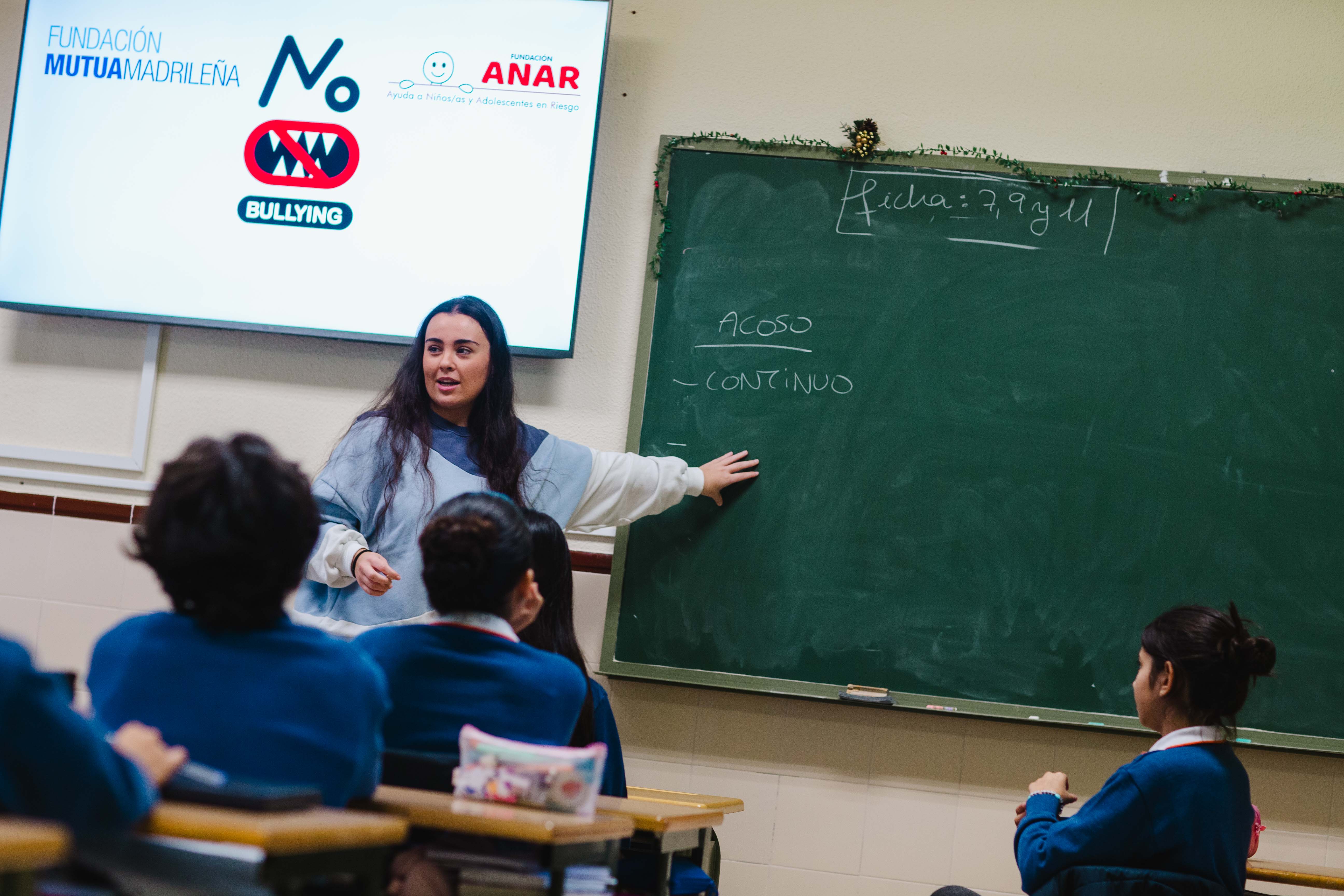 Aprender en las aulas, educar en casa - Vidas Cruzadas